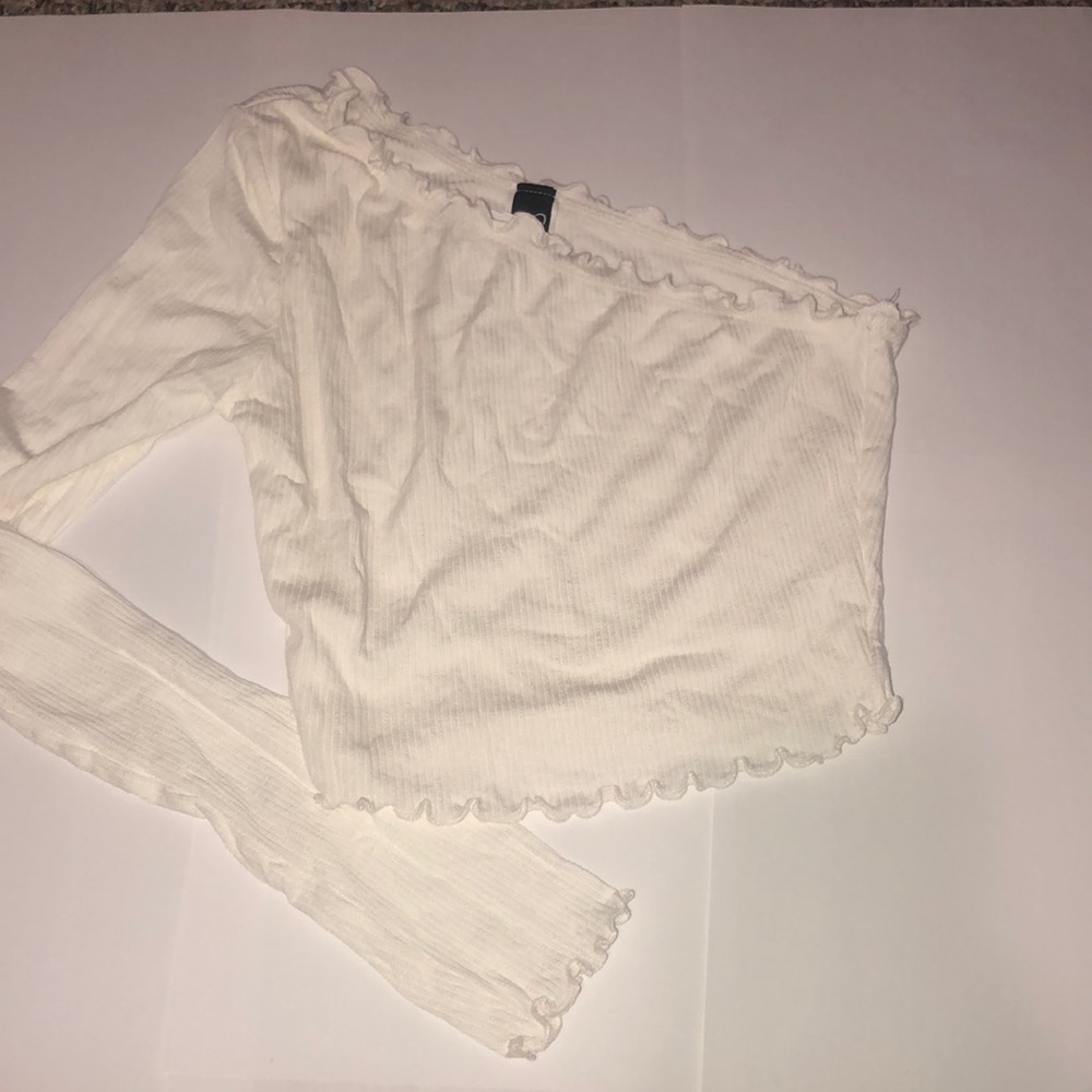 White Windsor off shoulder crop top